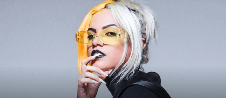 Quem é Blue, artista de Realengo que assina hits de Glória Groove